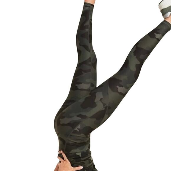 Old Navy Active legging Camo design Size S High-Rise PowerSoft Pocket Legging - Picture 3 of 9